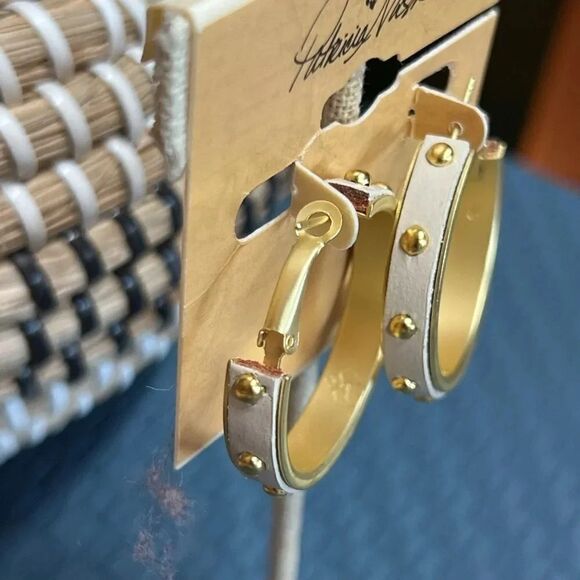 NWT Patricia Nash Cream & Gold Studded Earrings #PNER - Picture 4 of 6